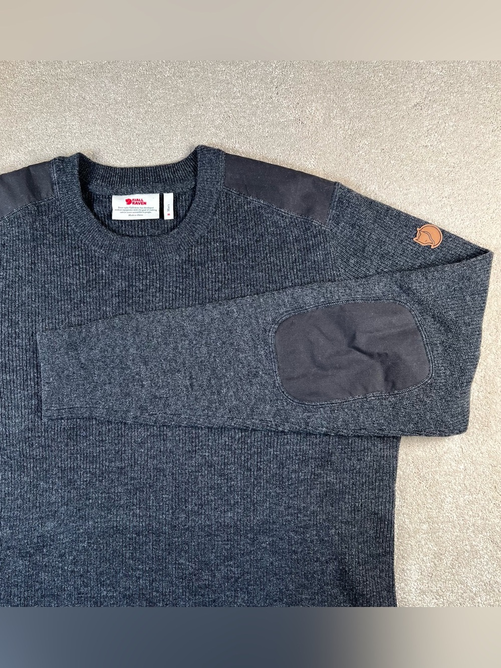 Fjall Raven Sweater Gray Crew Shoulder and Elbow Patches Wool Men's Medium